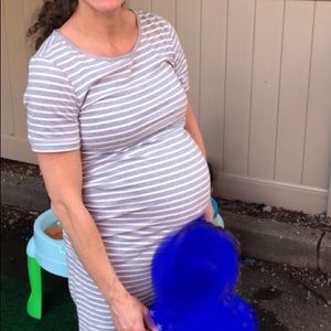 Liu & Qu Women's Maternity grey and white Ruched Dress 3/4 sleeve